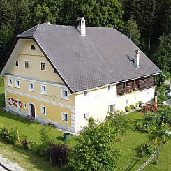 Appartement Große Wohnung im ersten Stock, mit großem Gart