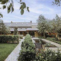 Vakantiehuis Huyze Ter Bercken with swimming pond