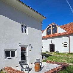 Ferien- und Pferdegut: Weinkeller
