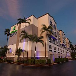 Holiday Inn Express and Suites Fort Lauderdale Airport West,