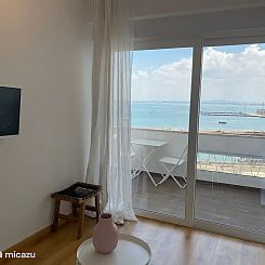 Modern appartement rivier uitzicht