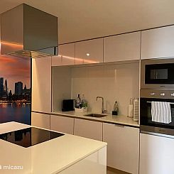 Modern appartement rivier uitzicht