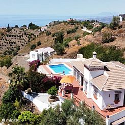 Villa Los Naranjos, pool en zeezicht
