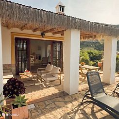 Villa met zwembad &amp; bergzicht