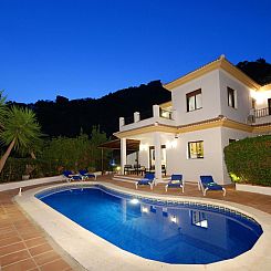 Vakantiehuis Villa Torcal 3, beheizter Pool, Wifi, Grill.