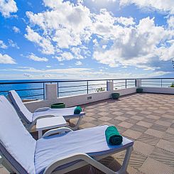 Vakantiehuis Zweitstöckiges Ferienvilla mit Terrassen, Pool