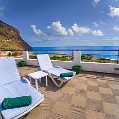Vakantiehuis Zweitstöckiges Ferienvilla mit Terrassen, Pool