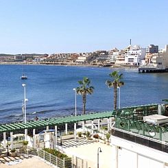 Appartement mit Balkon und Meerblick