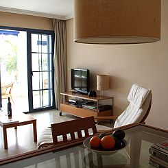 Appartement mit Terrasse, Pool und Garten
