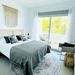 Licht ruim appartement met zeezicht