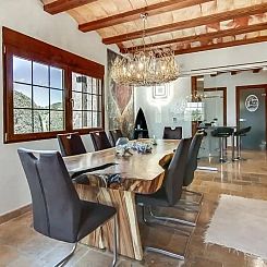 Luxe villa finca-stijl zwembad met zeezicht