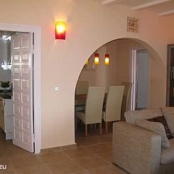 Gran Villa Beniarres met zeezicht