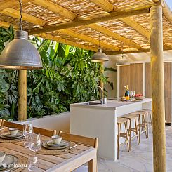 Melrose Place - Luxe Family Villa