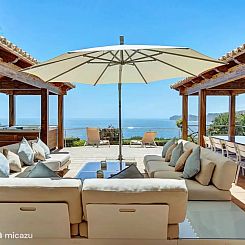 Luxe Privé villa met zeezicht