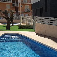 Appartement "Pinada Beach" mit Schwimmbad