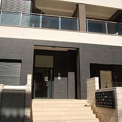 Appartement "Pinada Beach" mit Schwimmbad