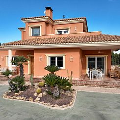 Vrijstaande woning in Monovar