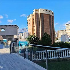 Modern appartement met zwembad en zeezicht