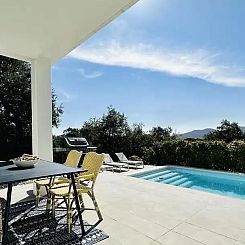 Nieuwe villa met privé zwembad