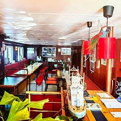 Eastern & Western Comfort Hotelboat