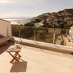 Vakantiehuis Renoviertes Ferienhaus in Roses mit Terrasse