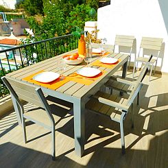Vakantiehuis Renoviertes Ferienhaus in Roses mit Terrasse
