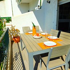 Vakantiehuis Renoviertes Ferienhaus in Roses mit Terrasse