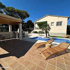 Casa Els Pins met verwarmd zwembad