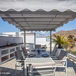 Penthouse aan strand met jacuzzi