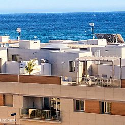 Penthouse aan strand met jacuzzi