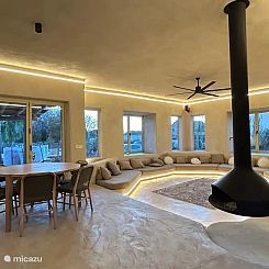 LEONE HUIS