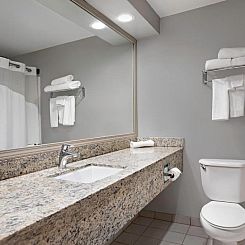 Holiday Inn Express Cleveland Downtown, an IHG Hotel