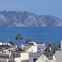 Hartje Nerja -zeezicht+strand 3 min.