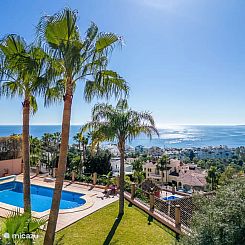 Luxe villa met panoramisch zeezicht