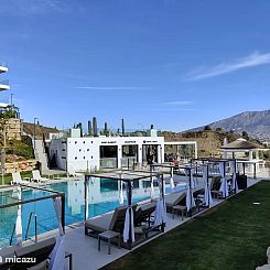 Luxe appartement met groot balkon