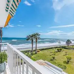 Seaflower Beachfront Apartment