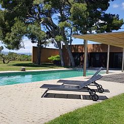 Vakantiehuis Design Vila mit Pool