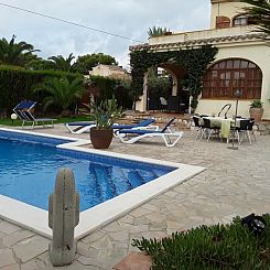 Vakantiehuis Ferienhaus mit Pool am Meer
