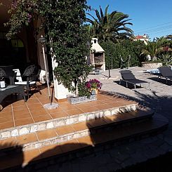 Vakantiehuis Ferienhaus mit Pool am Meer