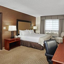 Holiday Inn Hotel & Suites Chicago-Carol Stream/Wheaton, an 