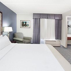 Holiday Inn Hotel & Suites Chicago-Carol Stream/Wheaton, an 
