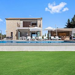 Vakantiehuis Luxuriöse Villa mit beheiztem Pool für 8 Pers