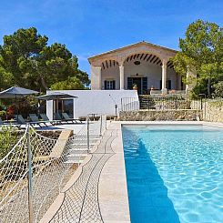 Vakantiehuis Beeindruckende Villa mit Meerblick und Schwimmb