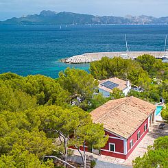 Vakantiehuis Beeindruckende Villa mit Meerblick und Schwimmb