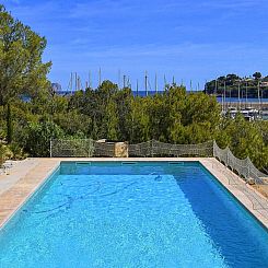 Vakantiehuis Beeindruckende Villa mit Meerblick und Schwimmb