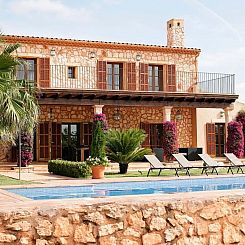 Vakantiehuis mit großem Pool,  parkähnlichen Garten