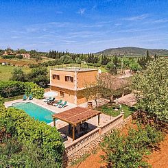 Vakantiehuis Finca mit Schwimmbad und in der Nähe des Rafal