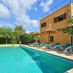 Vakantiehuis Finca mit Schwimmbad und in der Nähe des Rafal
