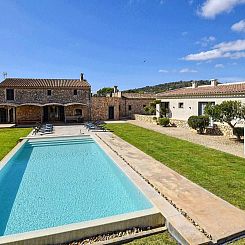 Vakantiehuis Luxuriöse Finca im modernen Stil mit Pool und 