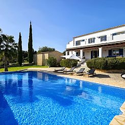 Vakantiehuis Ibizenkisches Haus mit Pool und Beachvolley-Bli